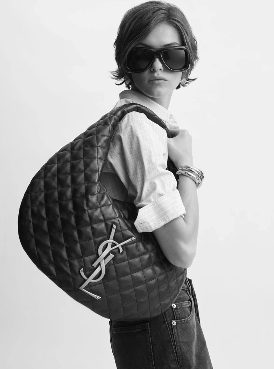 Saint Laurent Borsa a Spalla 'Icare' con Placca Cassandre sul Fronte in Pelle Scamosciata Marrone Donna, view 6
