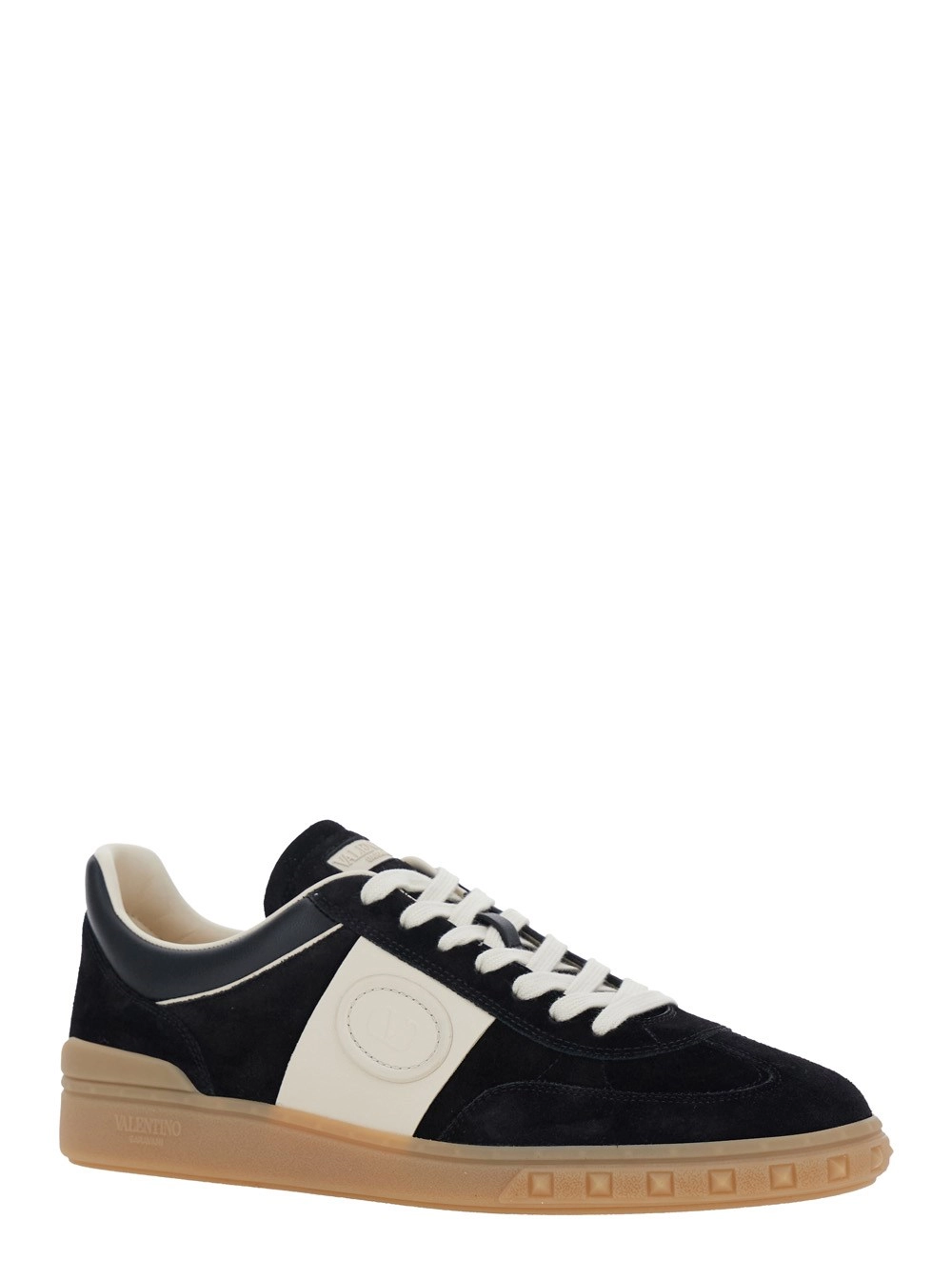 Valentino Garavani Sneaker 'Upvillage' Low Top con Patch VLogo sul Lato e Decorazione Rockstud sulla suola in Pelle Scamosciata Nera Uomo, view 2