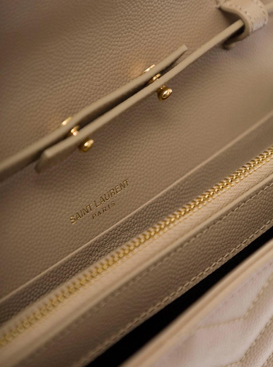 Saint Laurent Borsa a Tracolla 'Cassandre' in Pelle Chevron Matelassè Beige Donna, view 4