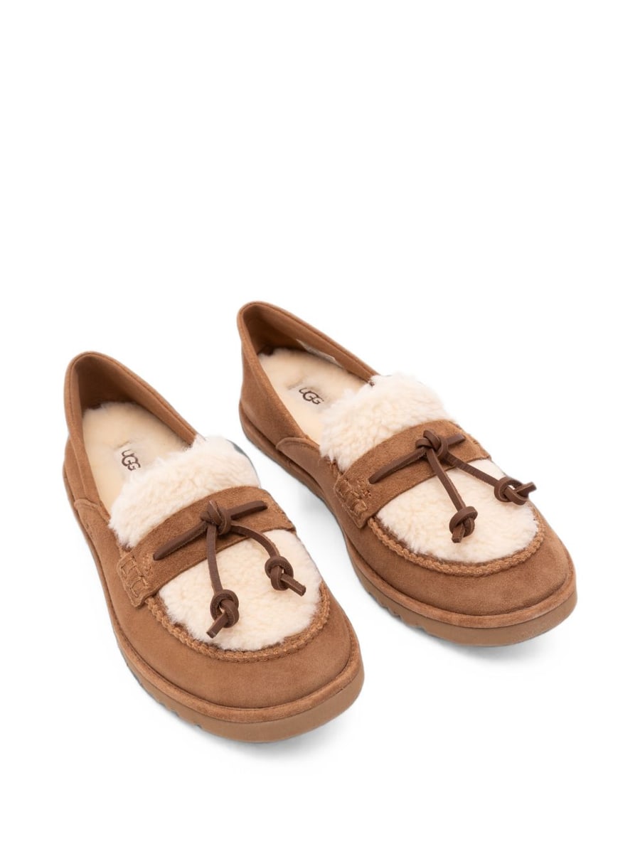 UGG Zora Loafer mocassino in camoscio beige, view 2