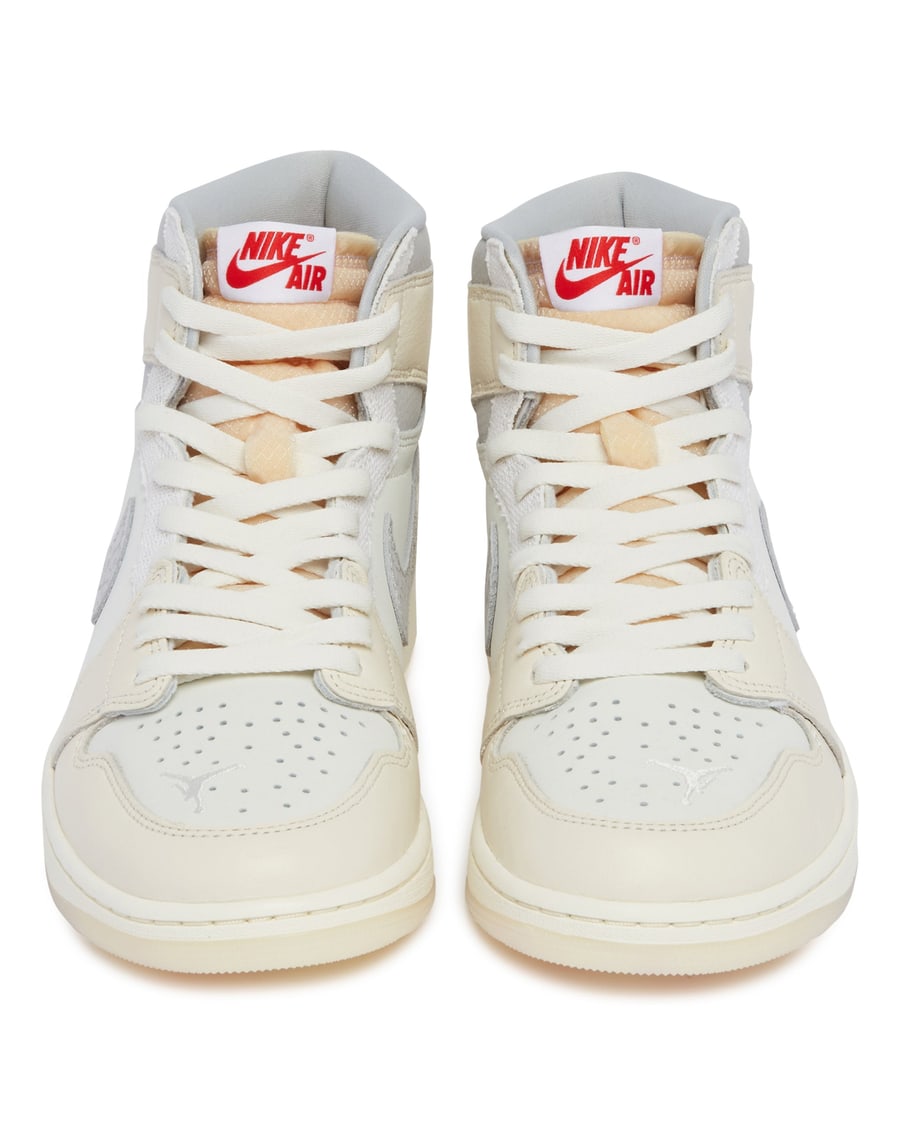 Nike Sneakers Air Jordan 1 Retro High OG Beige, view 5