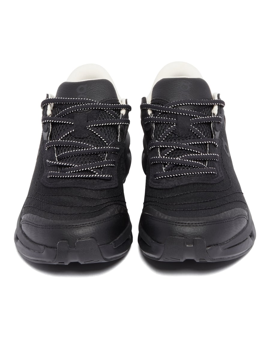 ON Zendaya x ON Sneakers Cloudzone Moon Nere, view 5