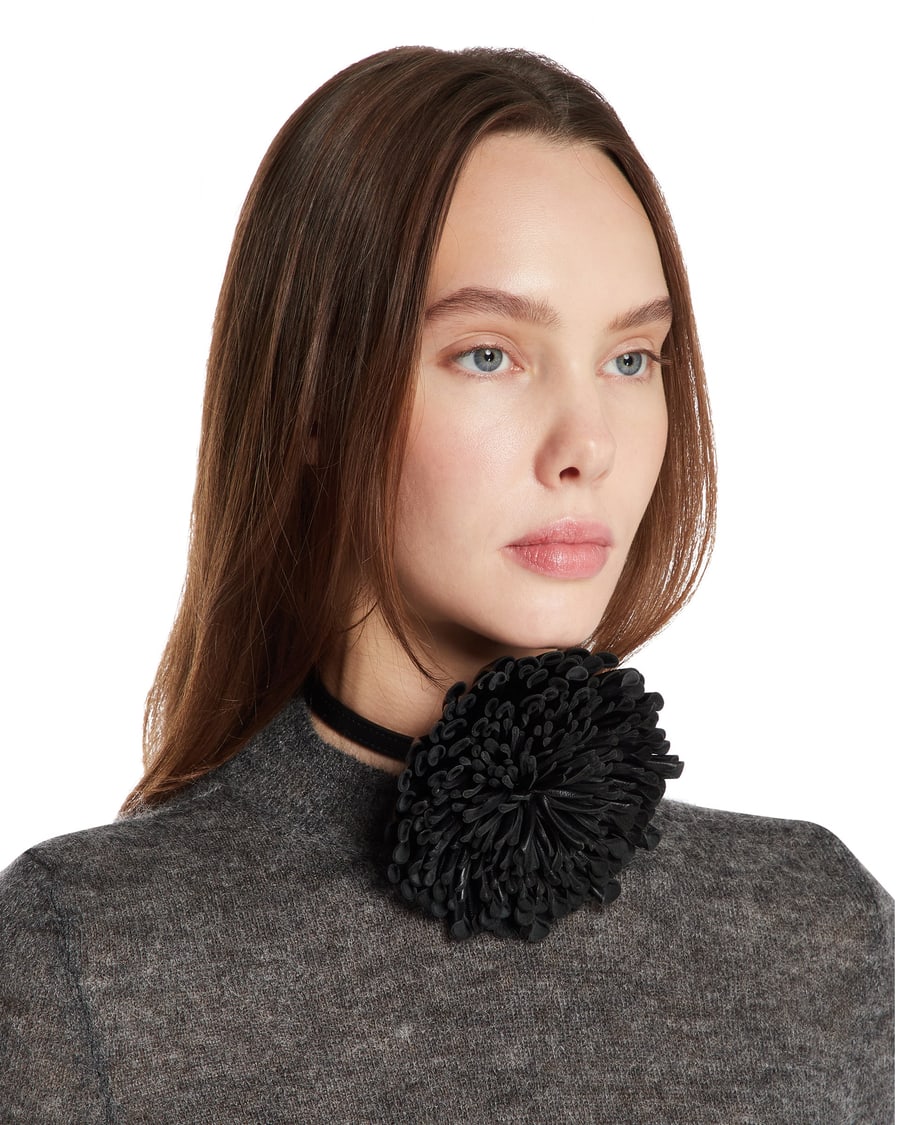 Alaïa Choker Fiore In Pelle Nero, view 3