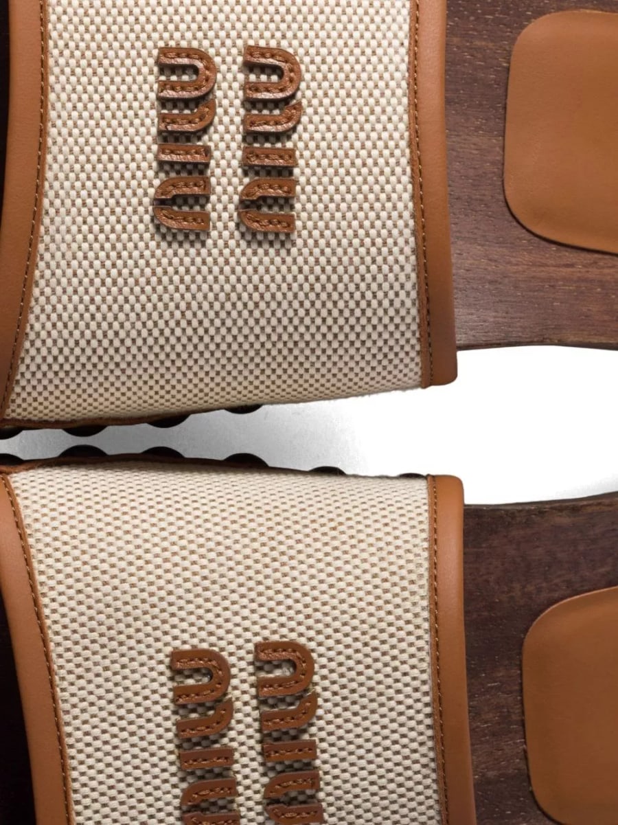 Miu Miu Slipper con logo, view 4
