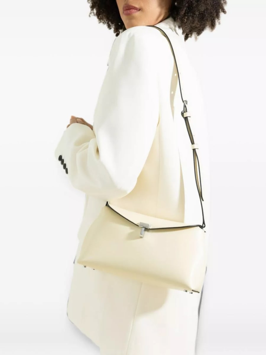Toteme Clutch in pelle T-Lock, view 4