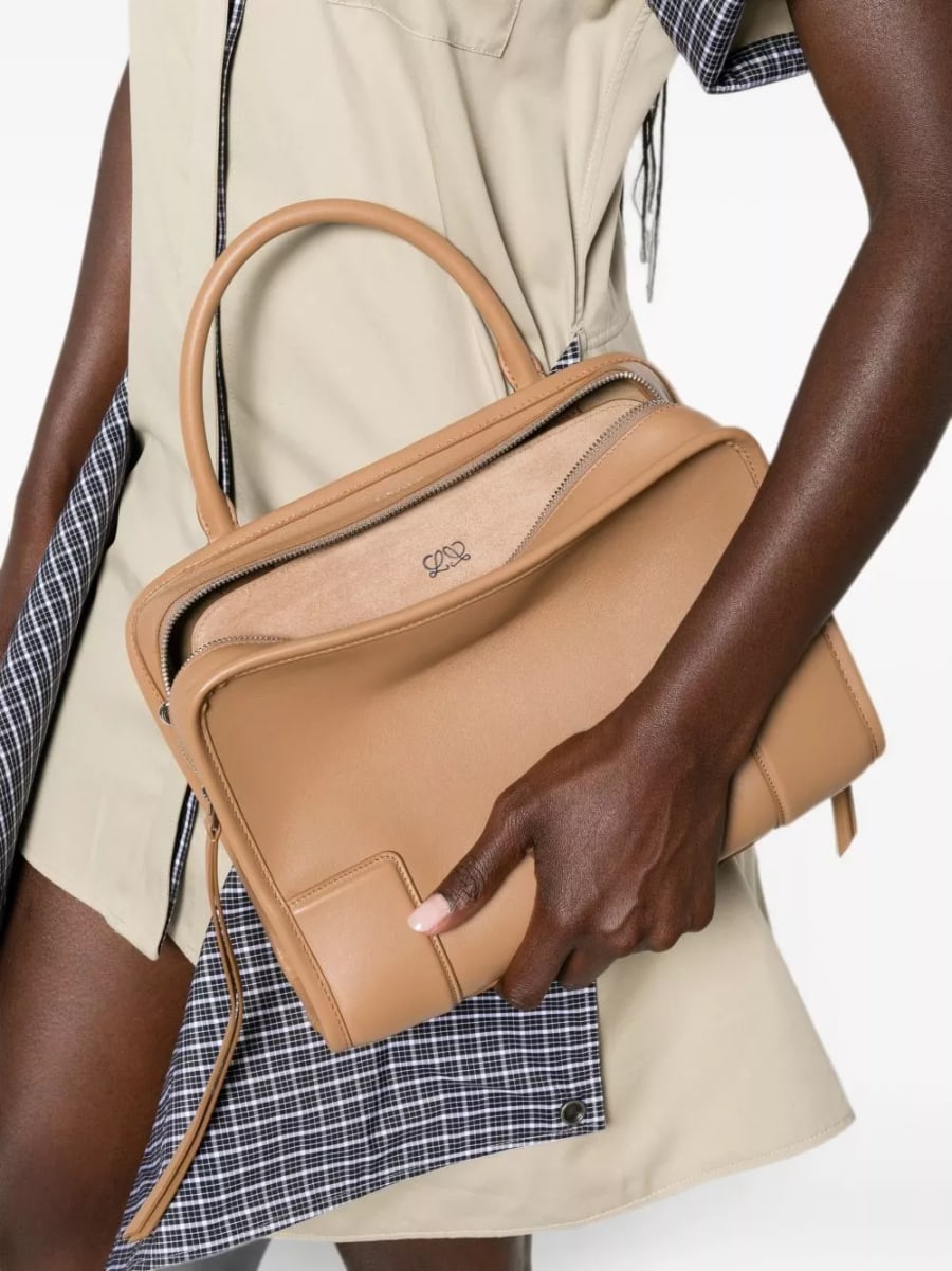 Loewe Borsa a mano in pelle media Amazona 180, view 2