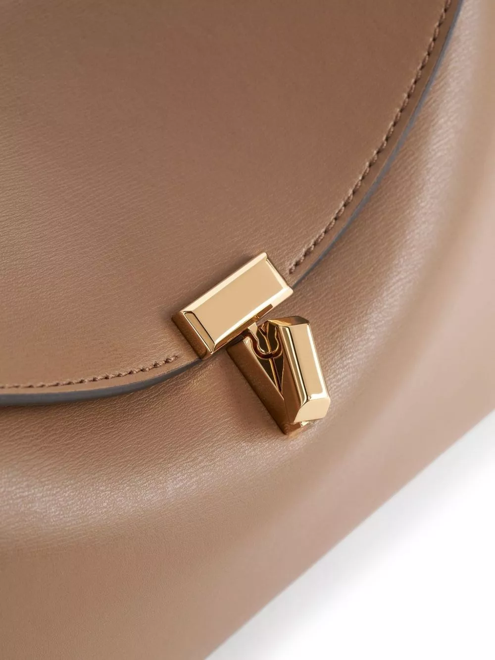 Toteme Clutch in pelle T-Lock, view 2