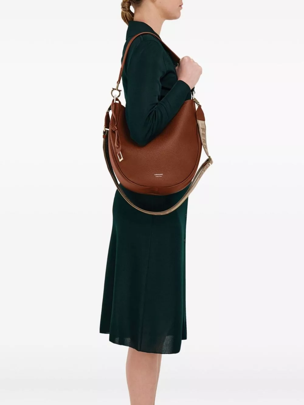 Ferragamo Borsa hobo media in pelle, view 2