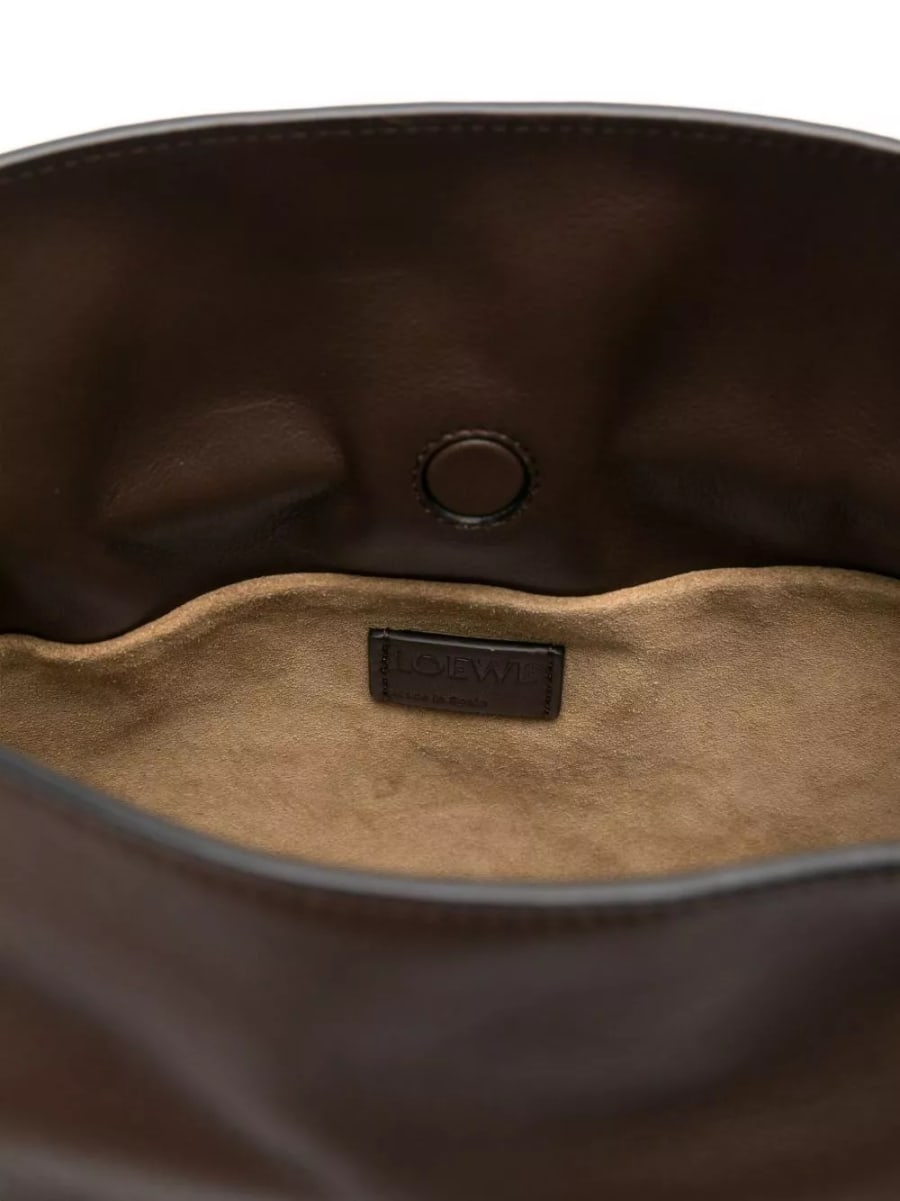 Loewe Clutch in pelle media Flamenco, view 5