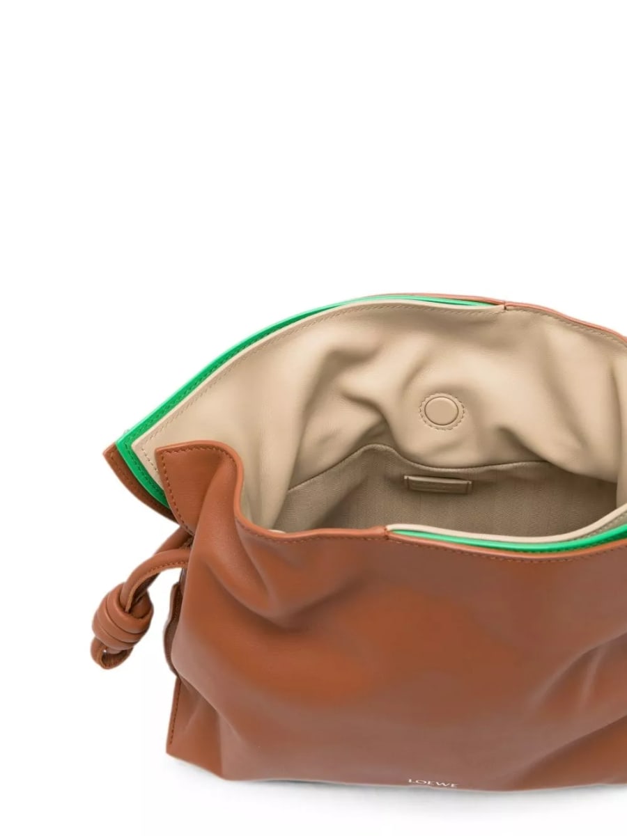 Loewe Clutch media in pelle Flamenco, view 5