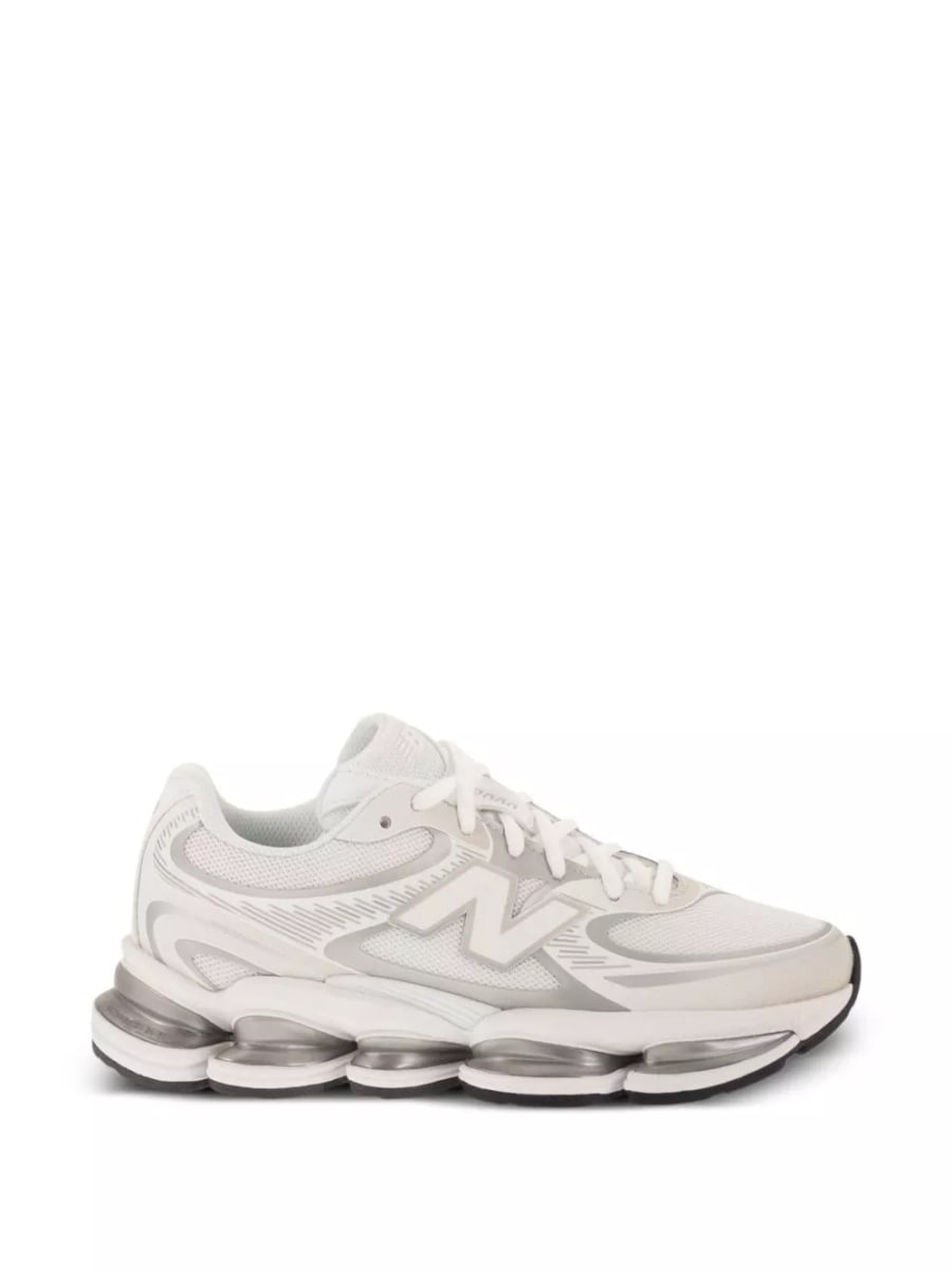 New Balance sneakers 2000