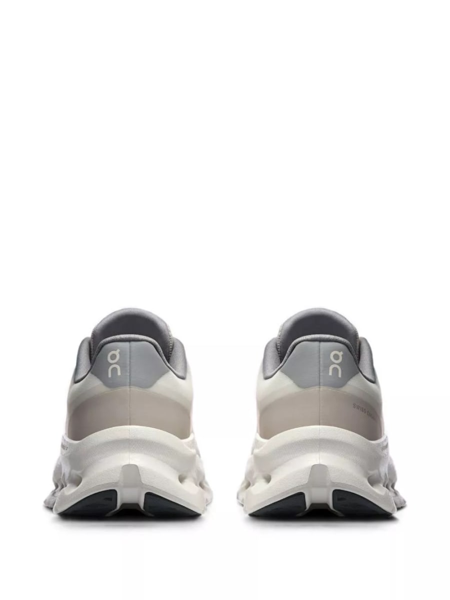 On Sneakers Cloudtilt Remix, view 6