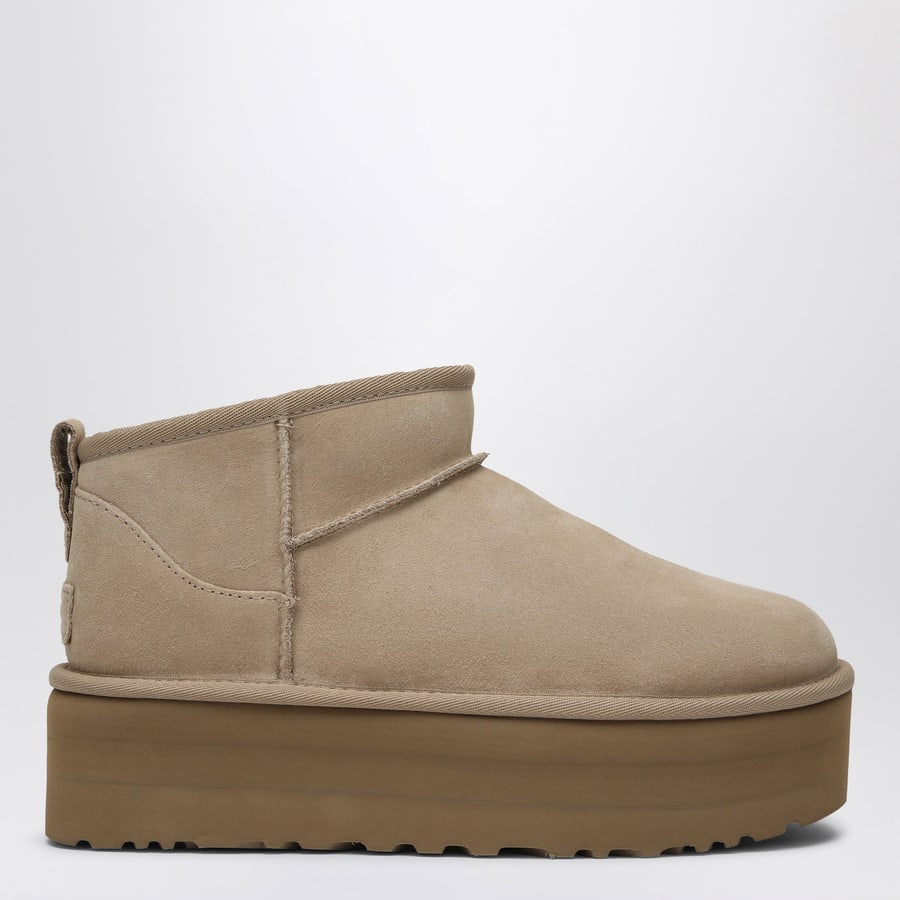 UGG Stivali Classic Ultra Mini con Plateau color sabbia