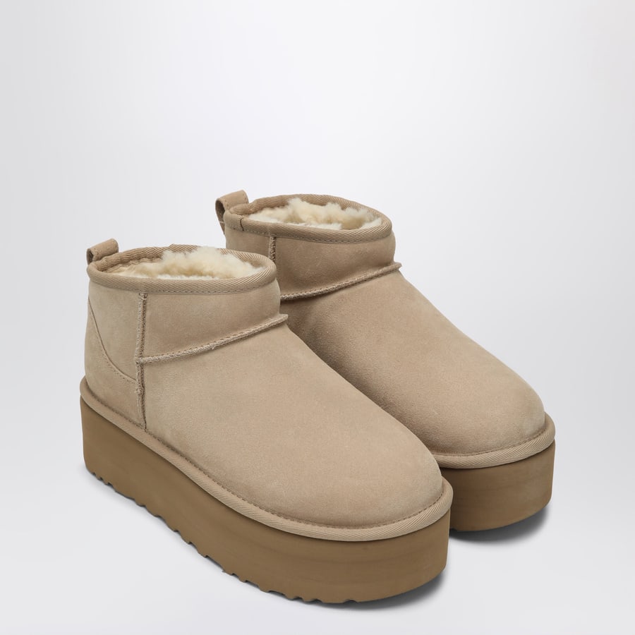 UGG Stivali Classic Ultra Mini con Plateau color sabbia, view 2