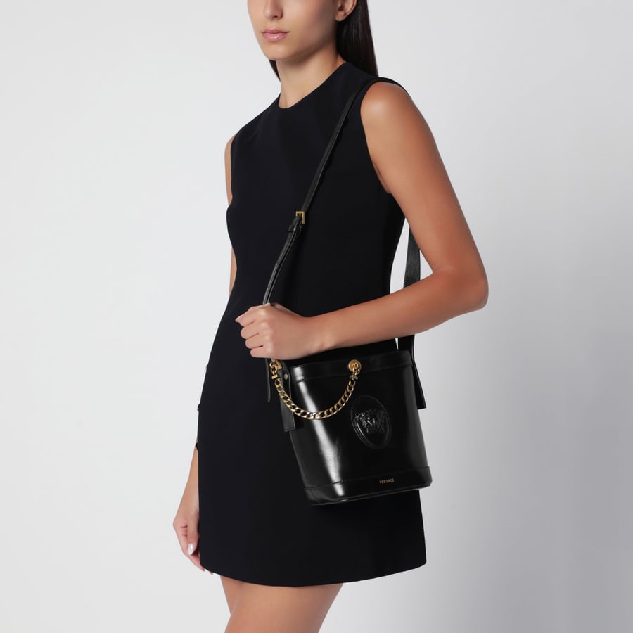 Versace Borsa a secchiello nera in pelle, view 2