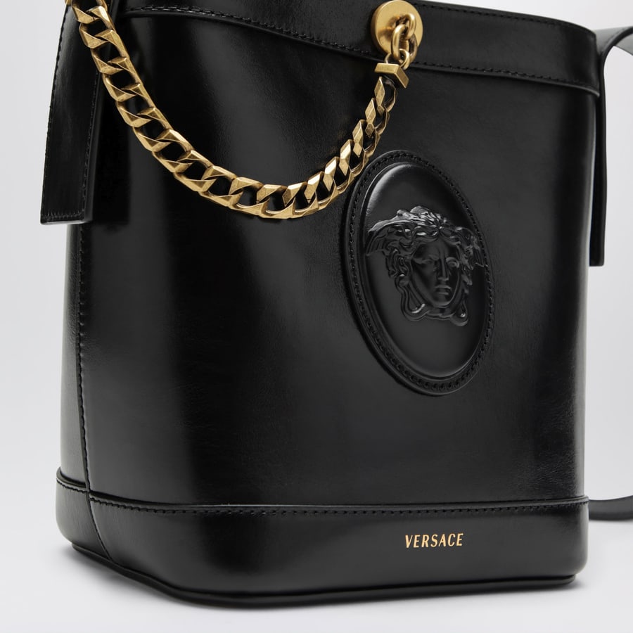 Versace Borsa a secchiello nera in pelle, view 6