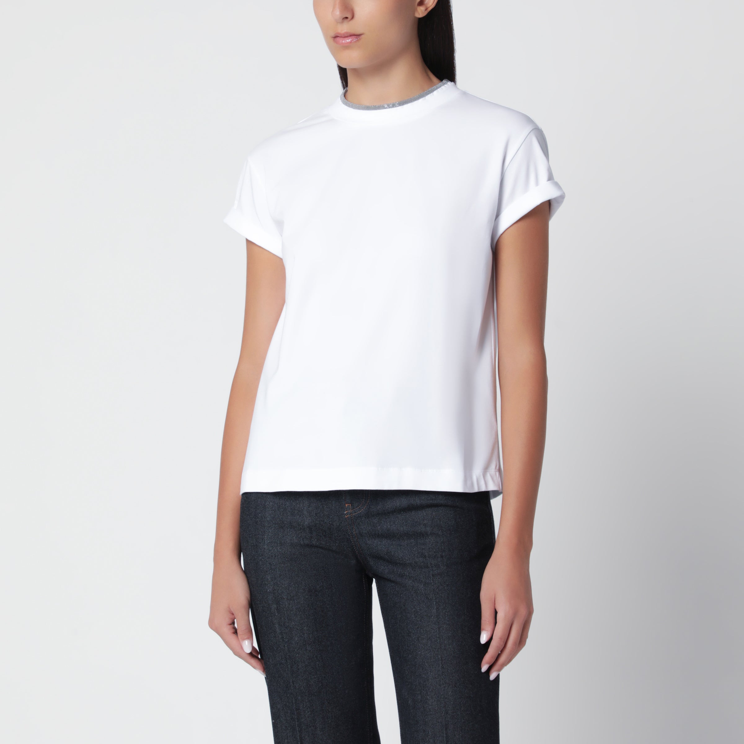 Brunello Cucinelli T-shirt bianca con girocollo con monile