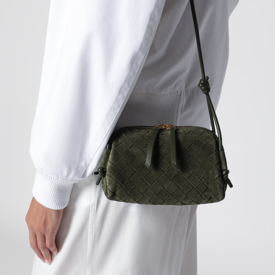 Bottega Veneta Pochette Concert intrecciata in pelle verde, view 2