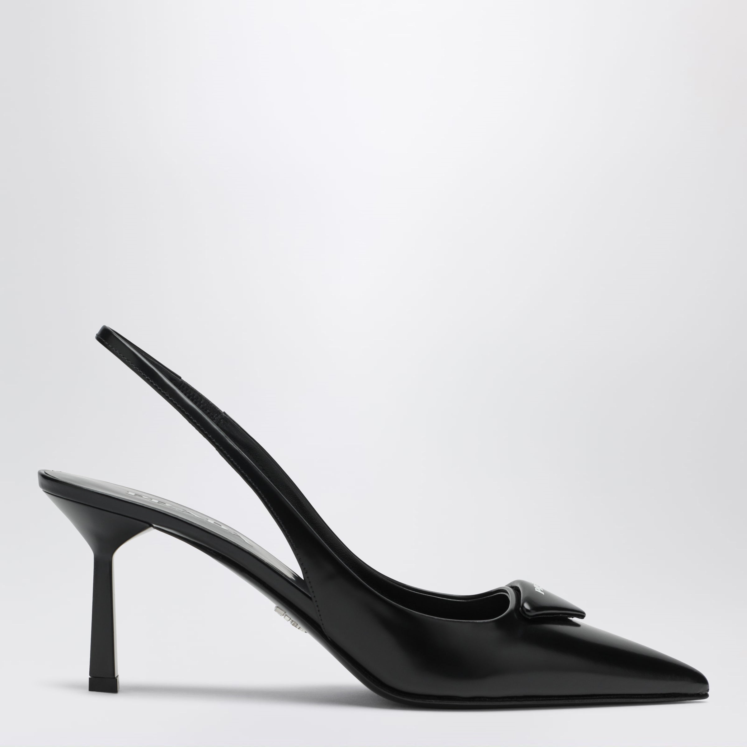 Prada Décolleté slingback nera in pelle spazzolata