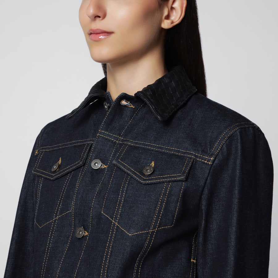 Bottega Veneta Giacca in denim blu con colletto in Intrecciato, view 4