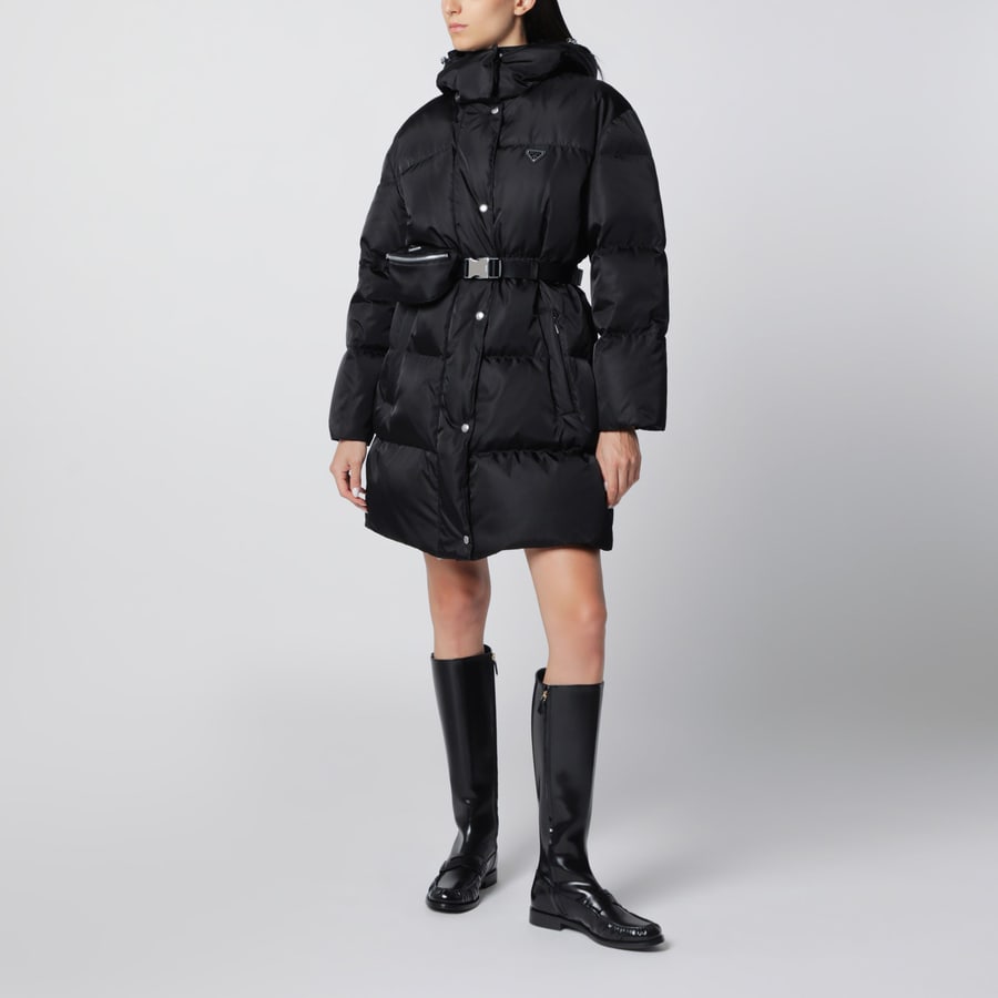 Prada Piumino lungo nero in Re-Nylon con marsupio