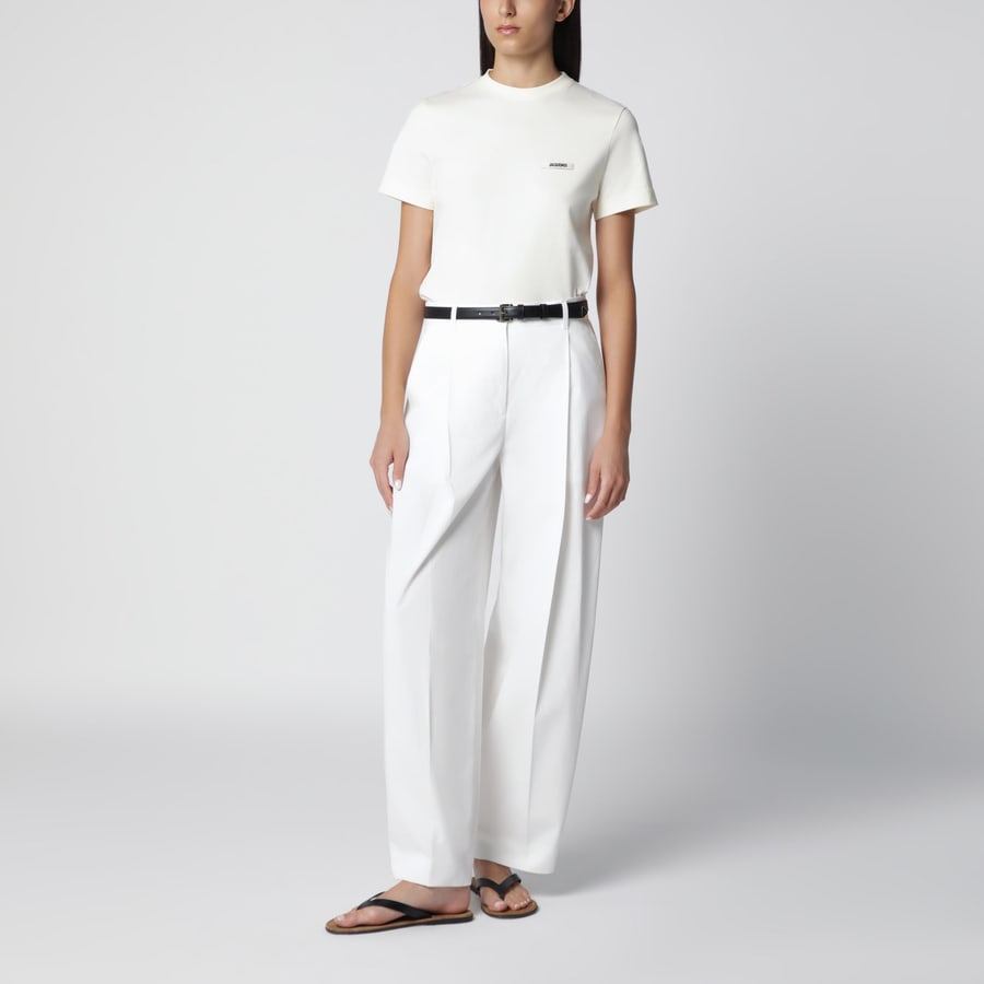 Jacquemus T-shirt beige chiara con logo in Gros Grain aderente, view 2