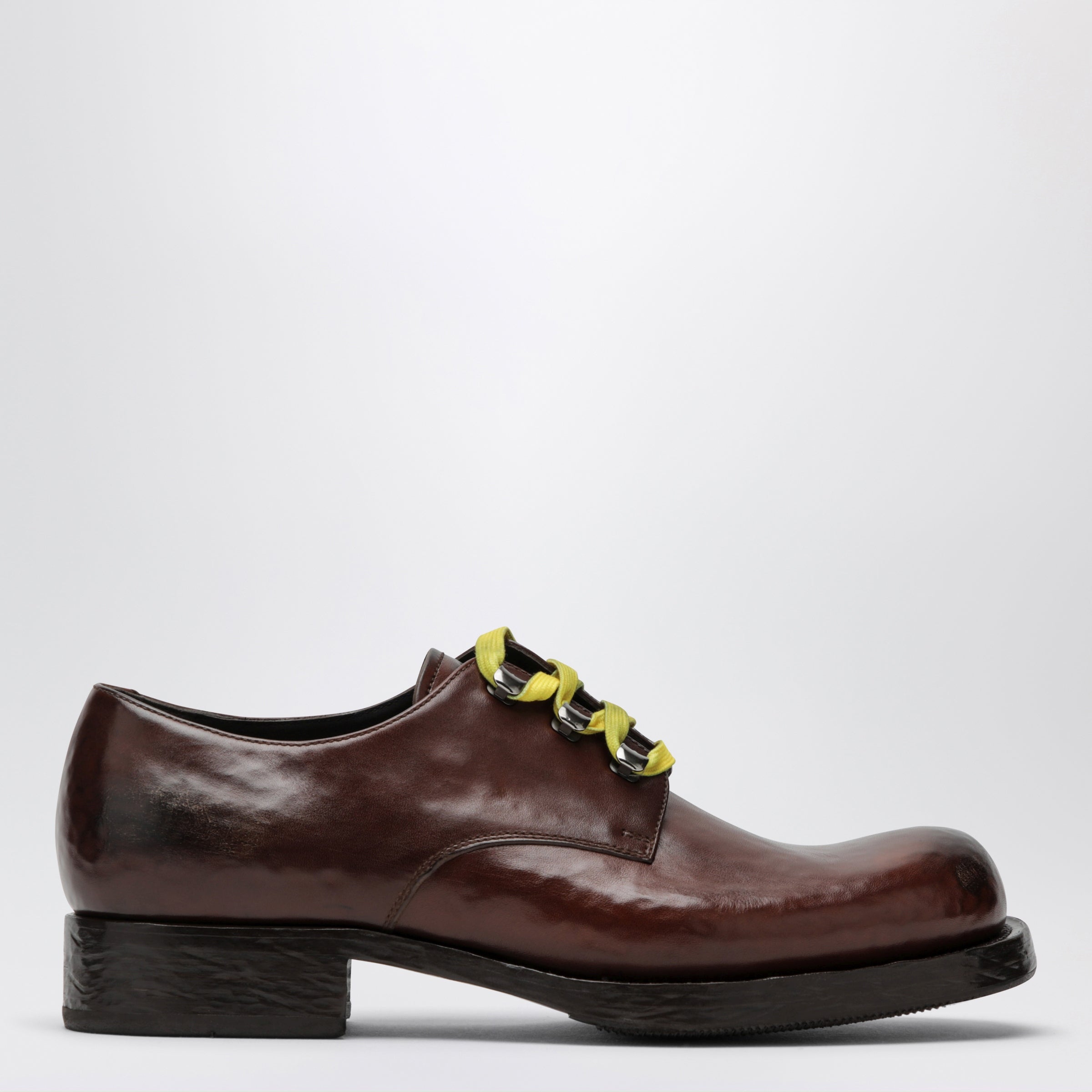 Prada Scarpe stringate marroni in pelle anticata