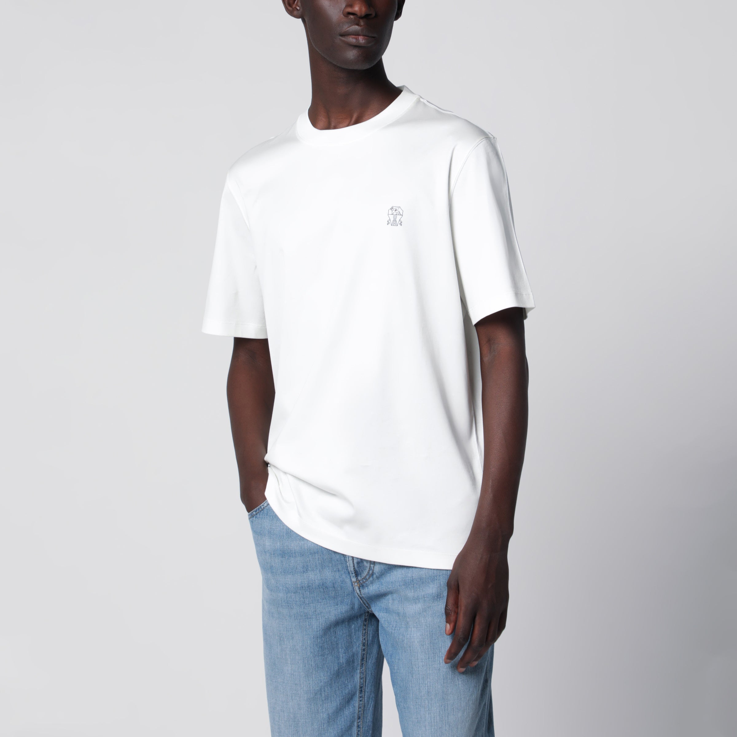 Brunello Cucinelli T-shirt girocollo con logo in jersey di cotone off white