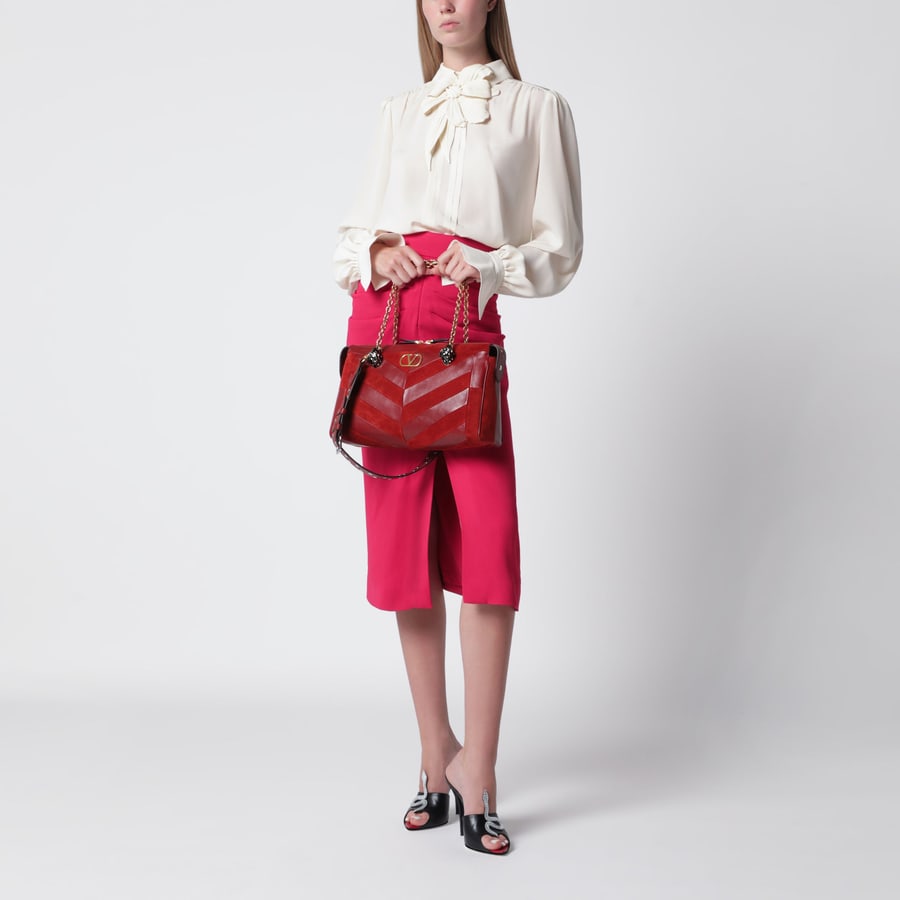 Valentino Garavani Borsa a spalla media Panthea in suede e nappa con motivo Chevron, view 2