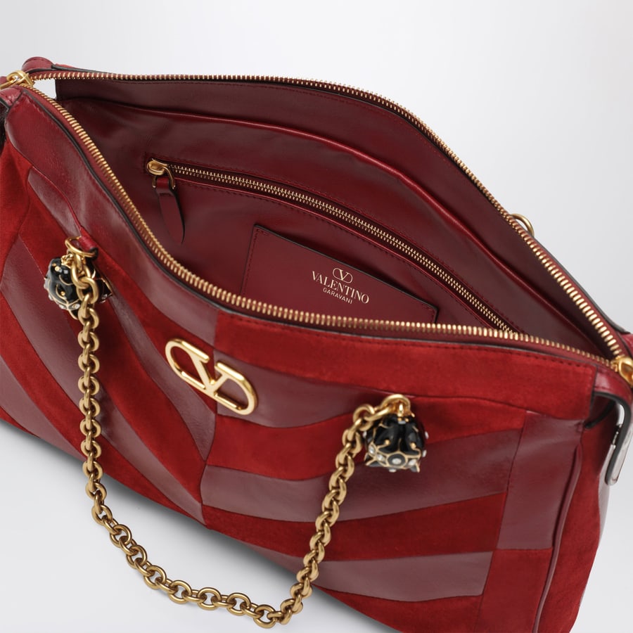 Valentino Garavani Borsa a spalla media Panthea in suede e nappa con motivo Chevron, view 5