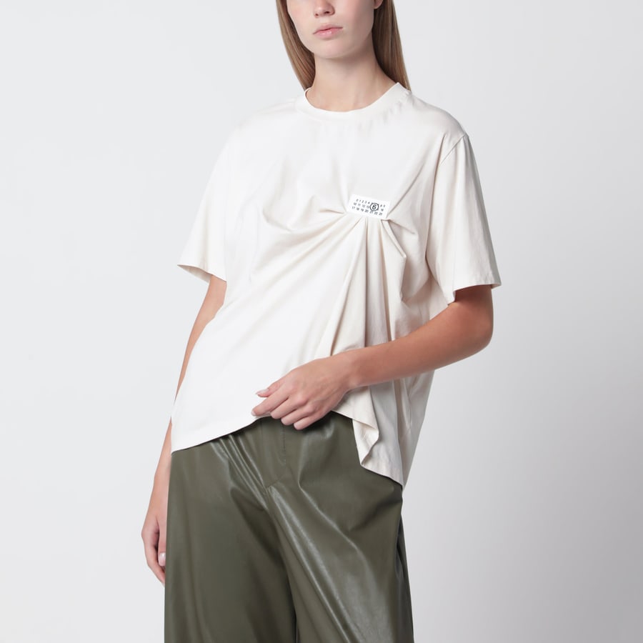 MM6 T-shirt écru con drappeggio con patch logo