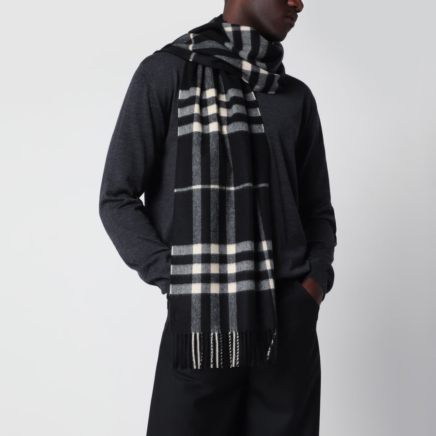 Burberry Sciarpa Check in cashmere nera, view 2
