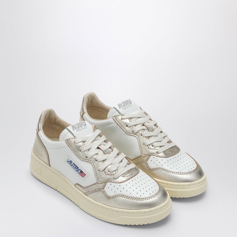 Autry Sneakers Medalist Low in pelle bianca/platino, view 2
