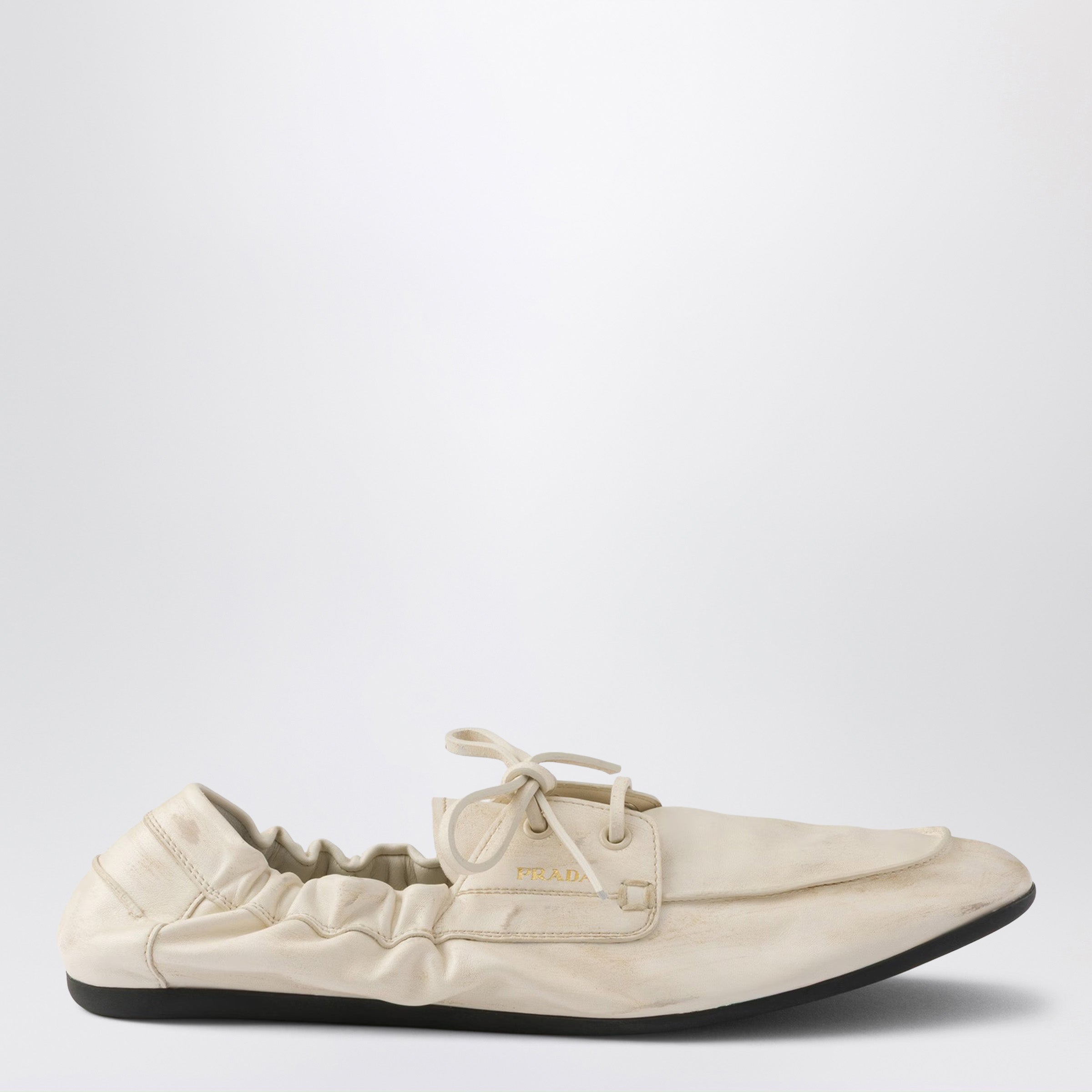 Prada Mocassini da barca Shuffle in pelle anticata color talco