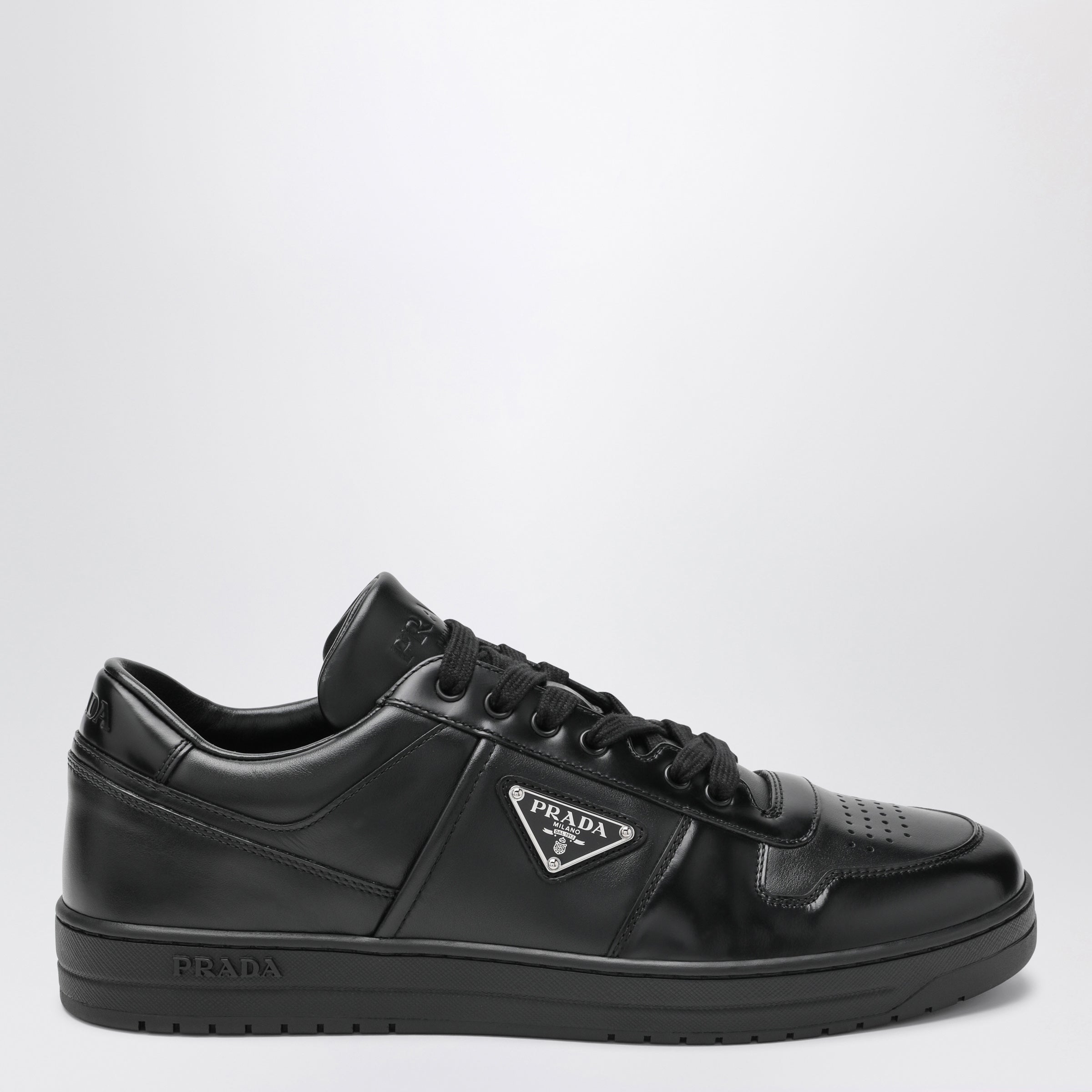 Prada Sneakers Downtown nere in pelle
