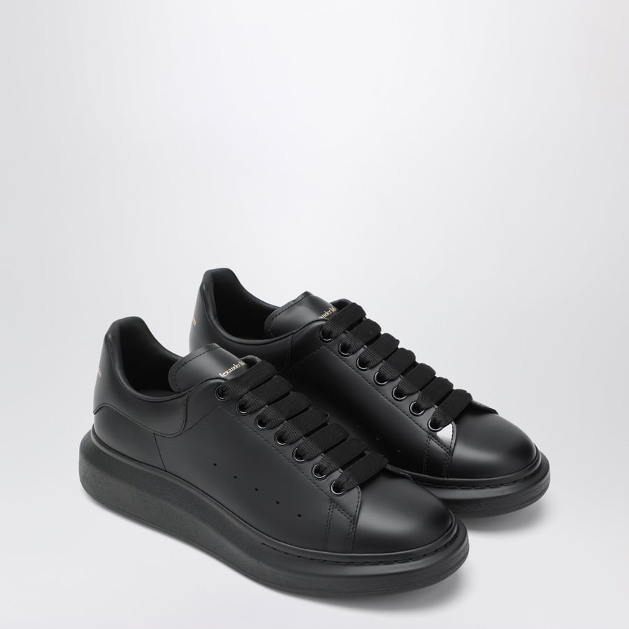 Alexander McQueen Sneakers Oversize nera, view 2