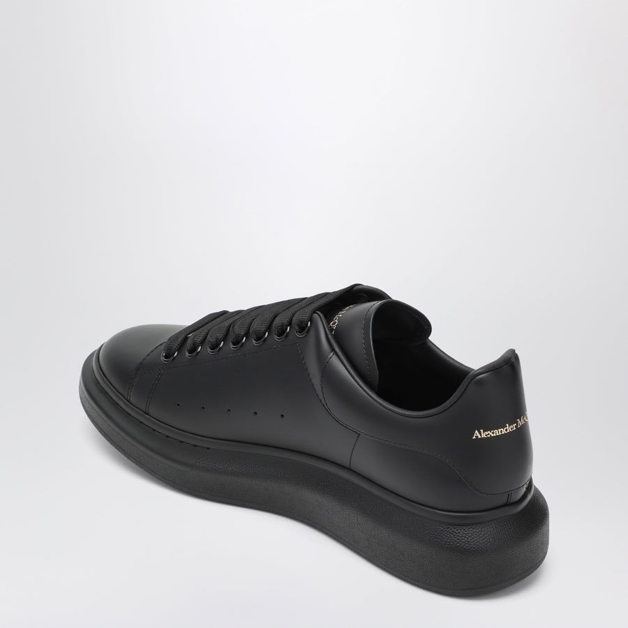Alexander McQueen Sneakers Oversize nera, view 4