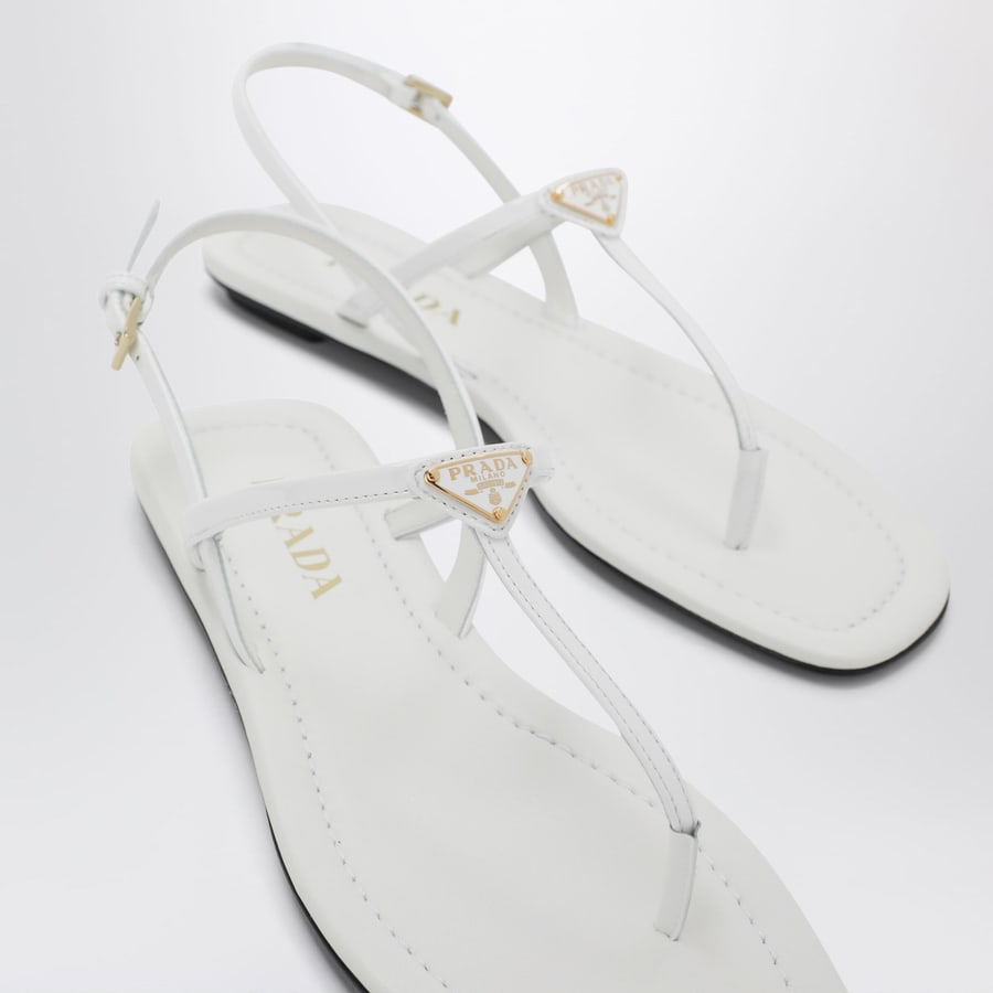 Prada Sandalo infradito in vernice bianco, view 5