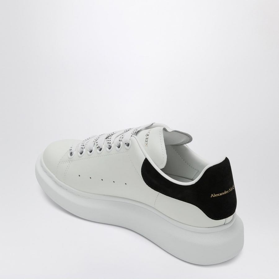 Alexander McQueen Sneakers Oversize bianca e nera, view 4