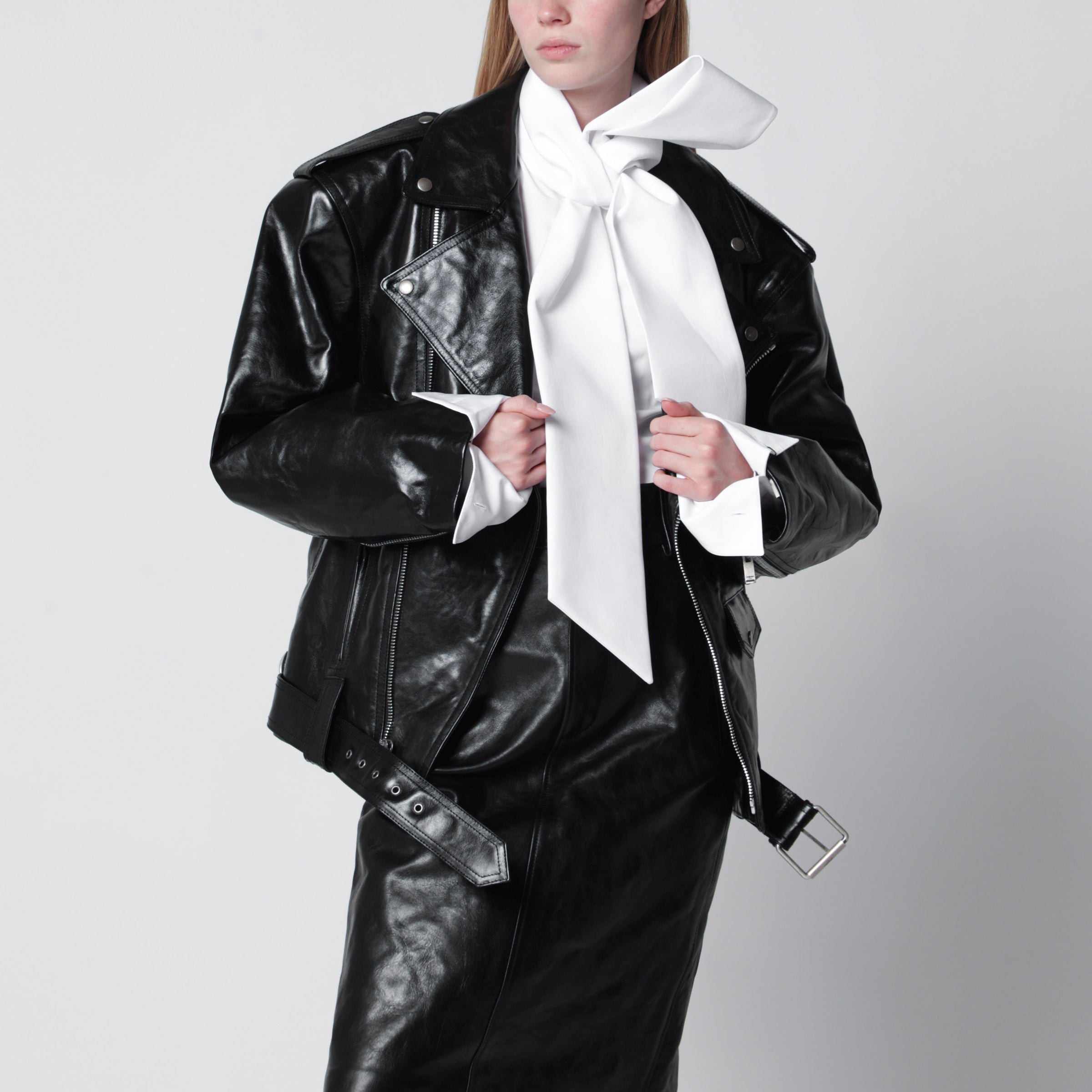 Saint Laurent Giacca biker oversize in pelle martellata nera