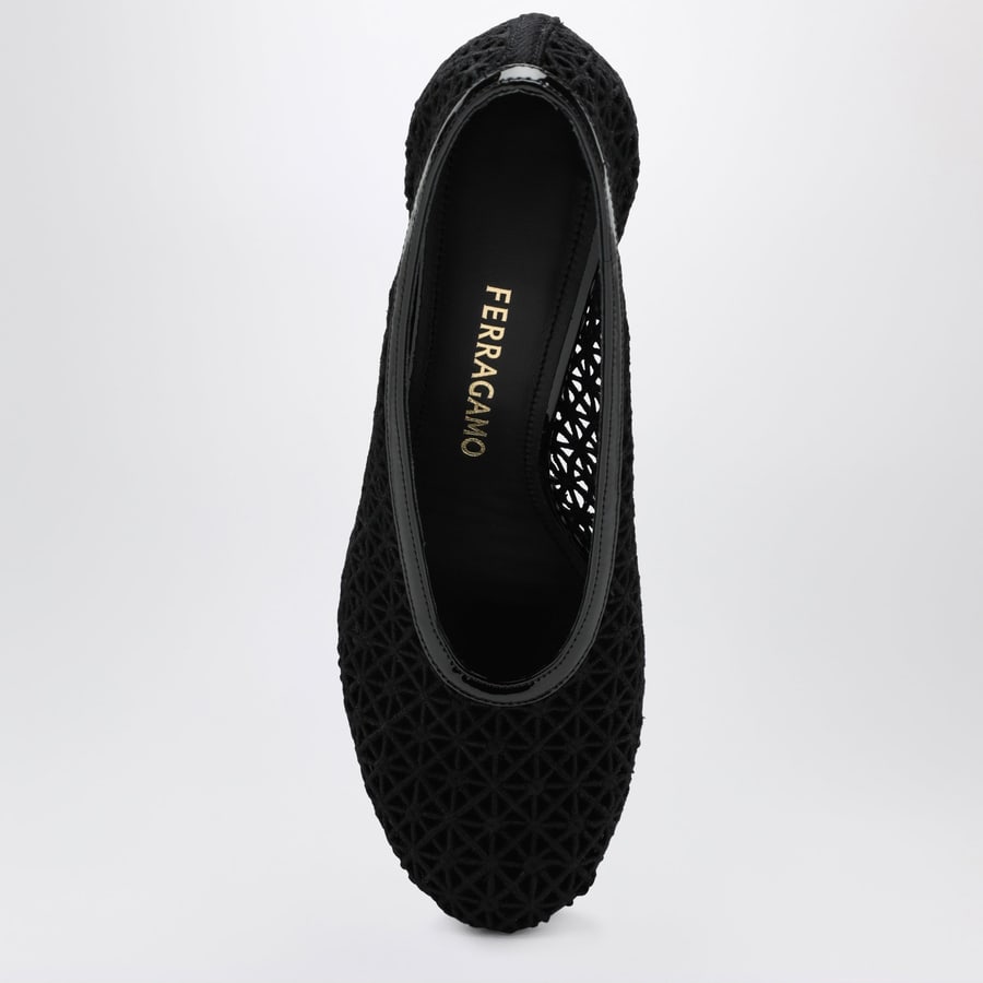 Ferragamo Pump nera in macramè, view 3