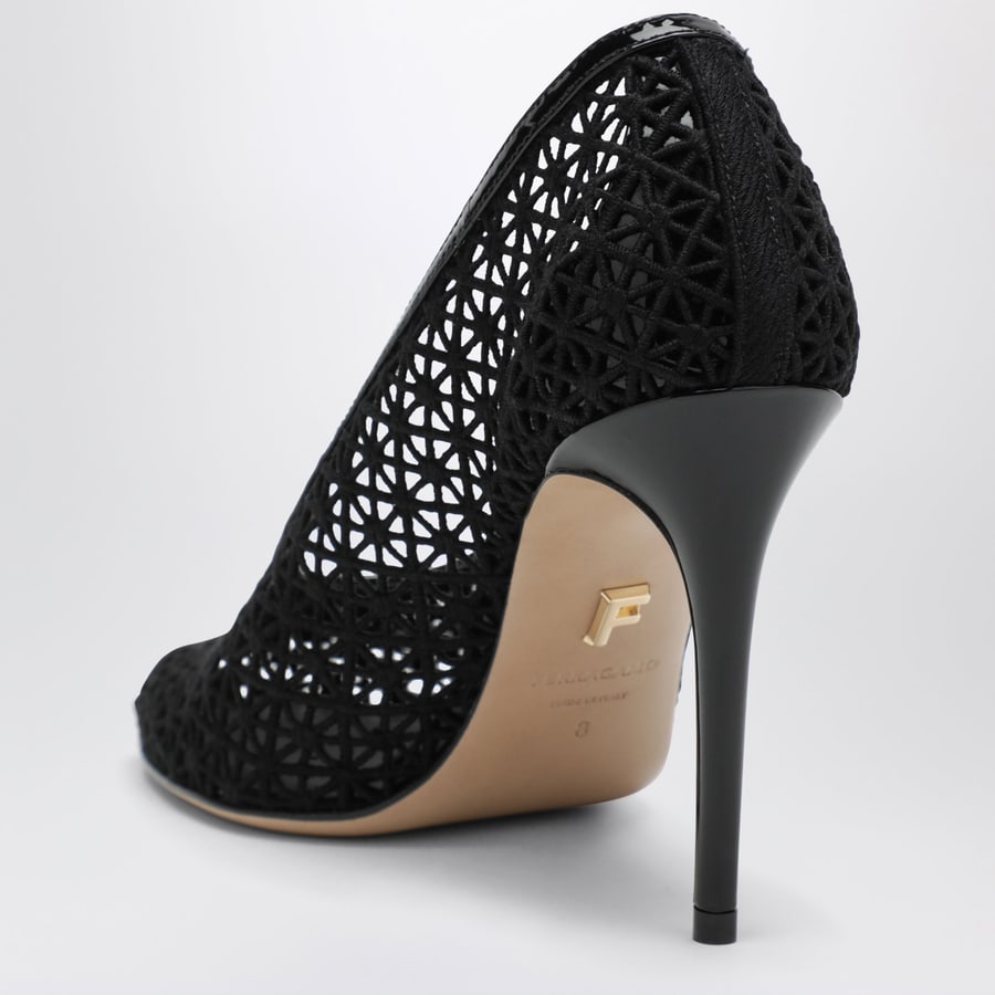 Ferragamo Pump nera in macramè, view 4