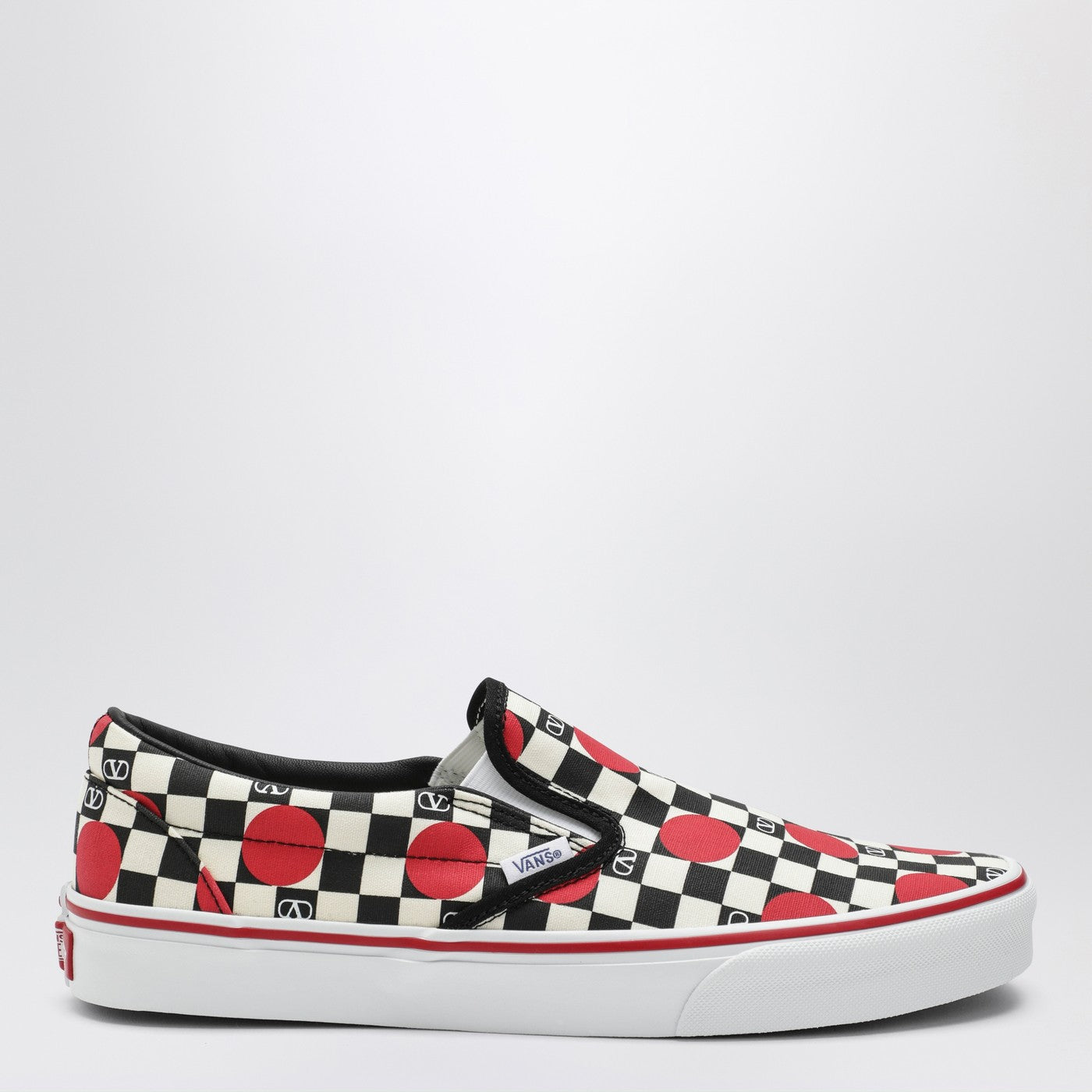Valentino Garavani X Vans Sneakers Slip-On nera/rossa con stampa VLogo Checkerboard e dettaglio pois