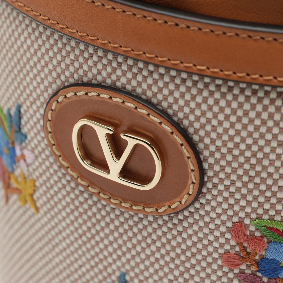Valentino Garavani Borsa a secchiello in canvas con ricamo floreale, view 6