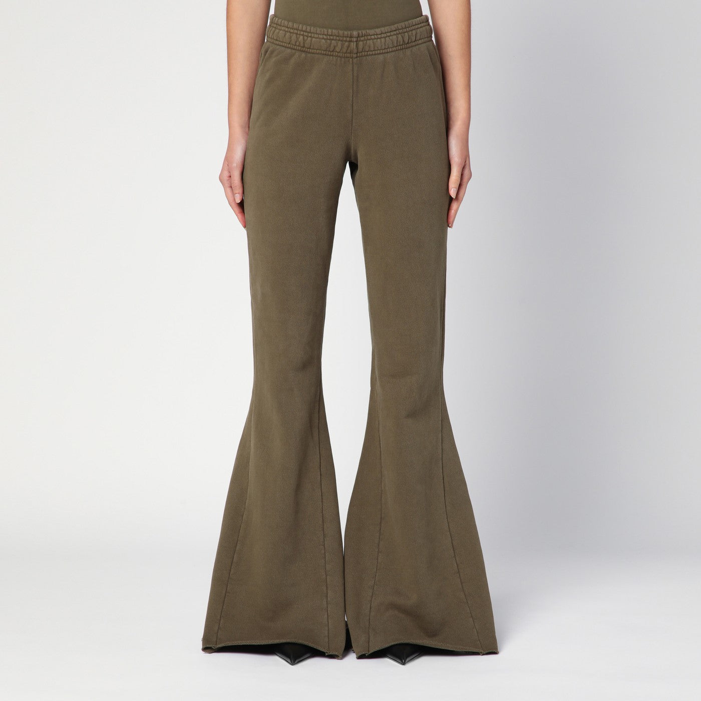 Entire Studios Pantalone a zampa verde militare in cotone organico