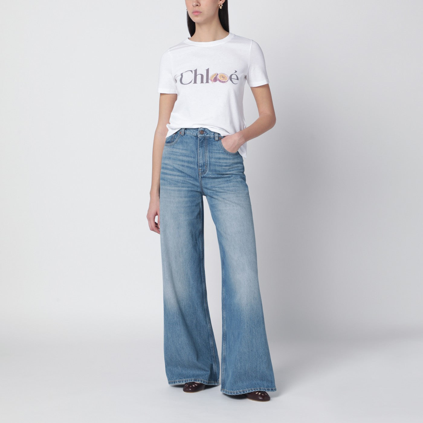 Chloé T-shirt bianca con stampa logo, view 2