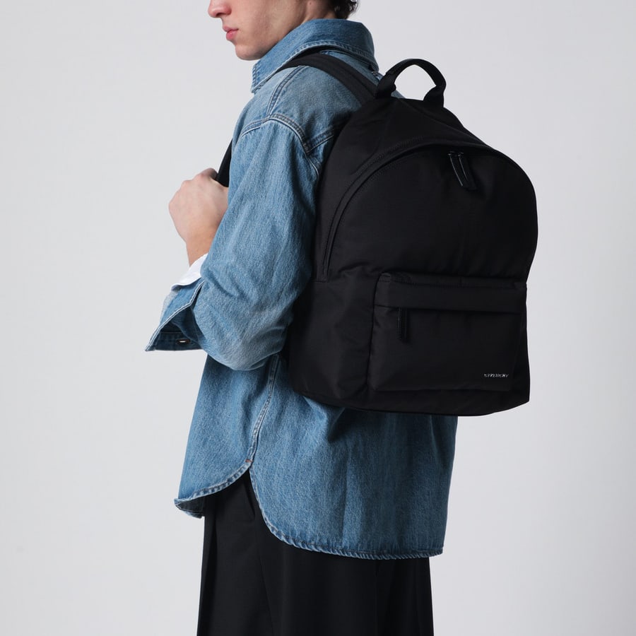 Givenchy Zaino Essential U in nylon nero, view 2