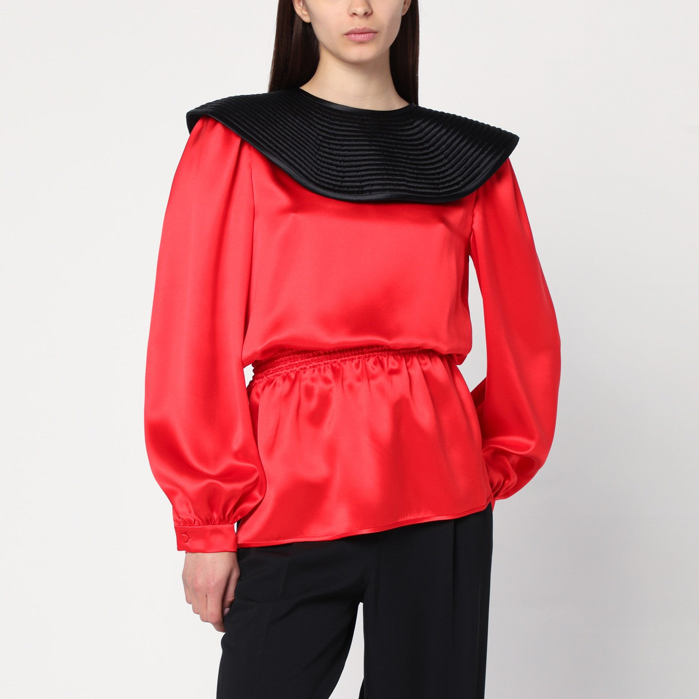 Valentino Garavani Blusa rossa in seta con collo nero