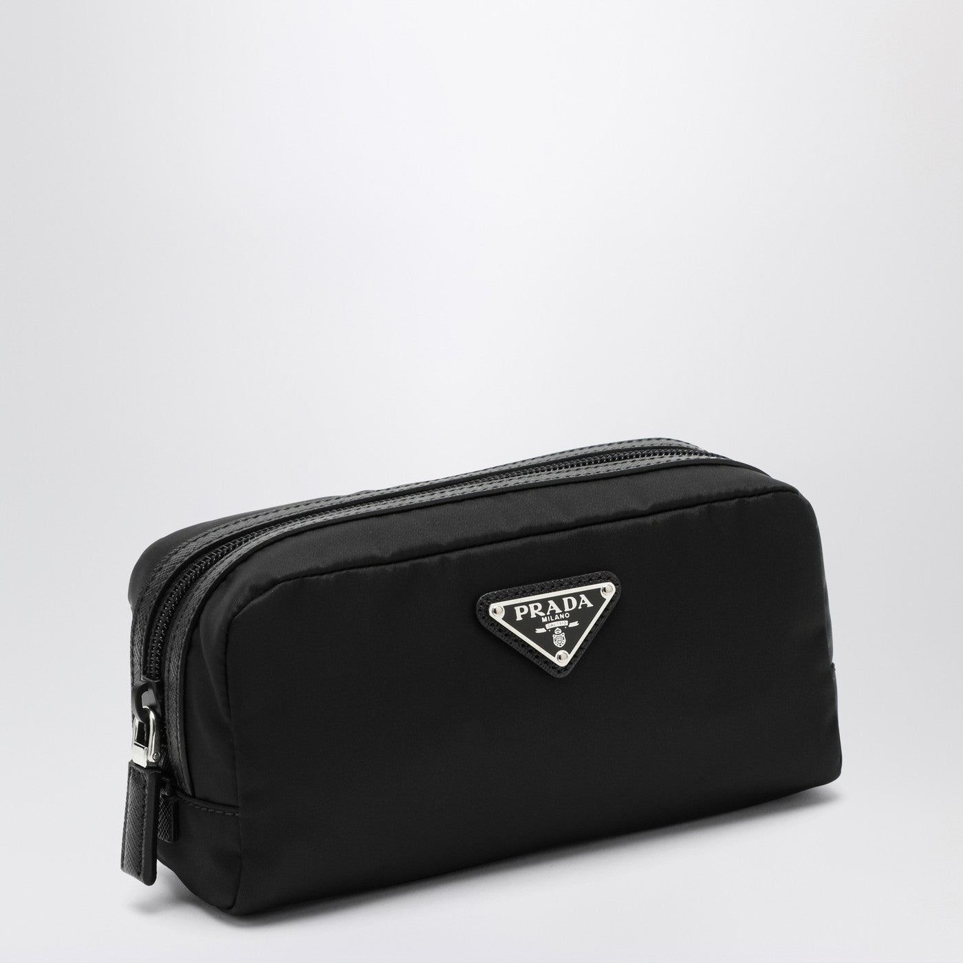 Prada Beauty-case in Re-Nylon nero con logo