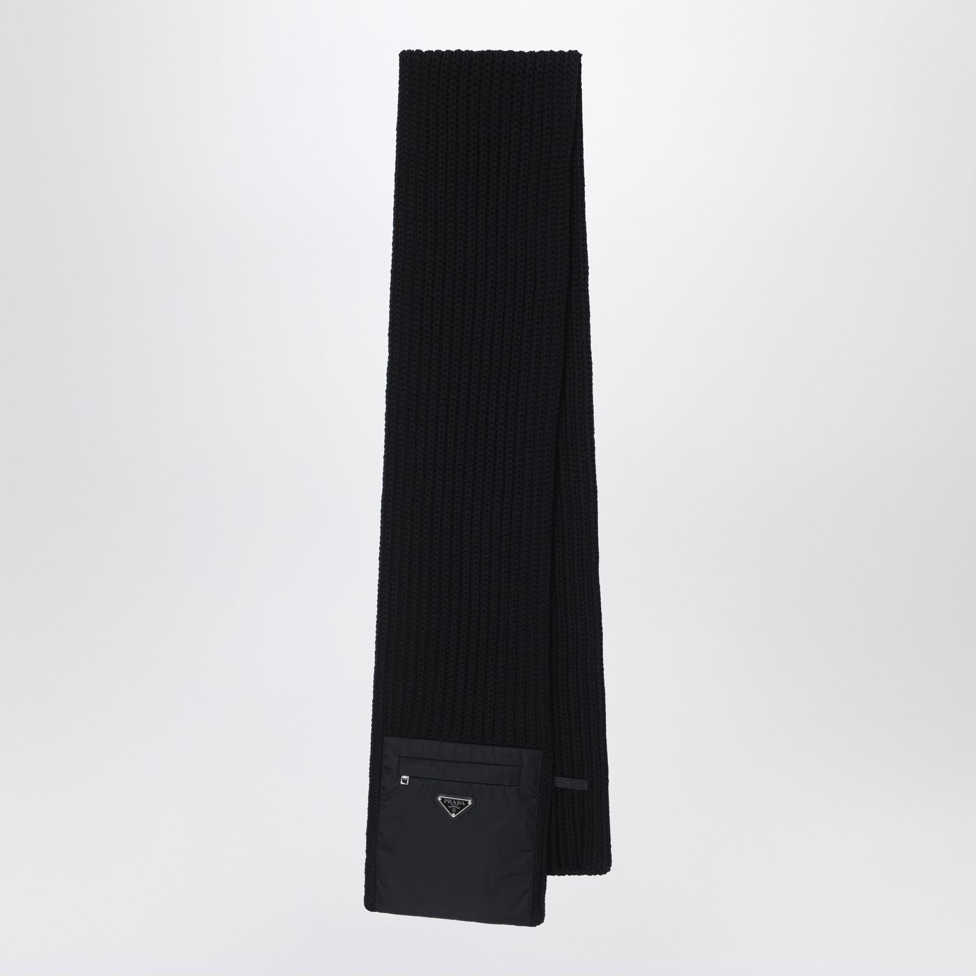 Prada Sciarpa nera in lana con tasca in Re-Nylon